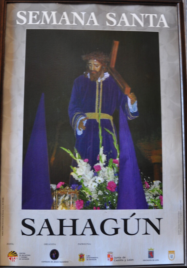 Cartel de la semana santa Sahagún - Jesucristo cargando la cruz con traje de nazareno